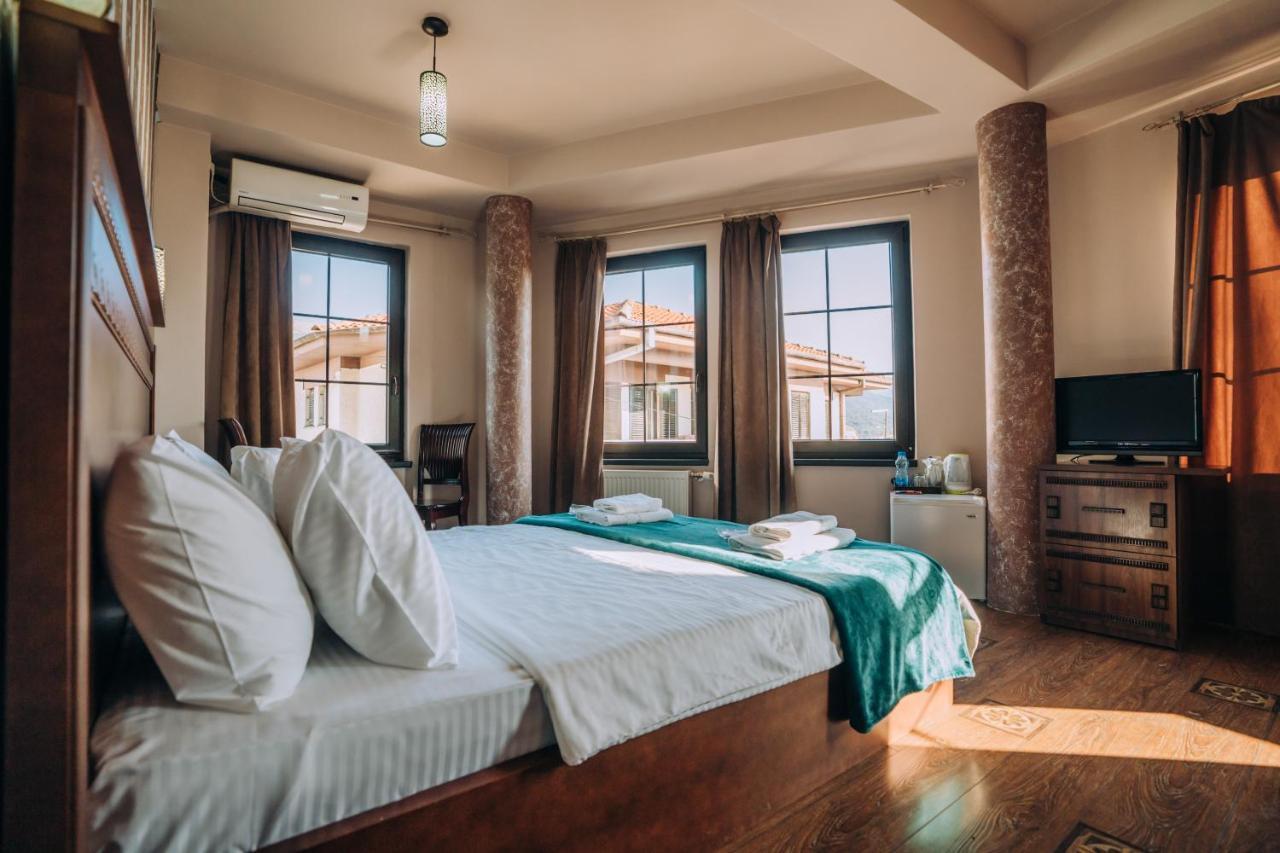 Villa Sara Lake View 오흐리드 외부 사진